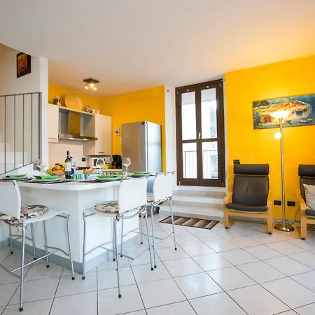 Appartement Sleeps 4 Camnago Volta