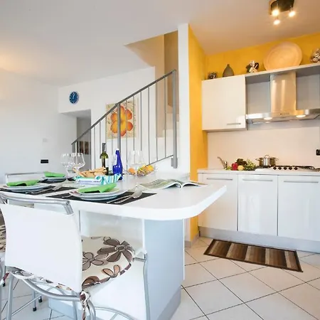 Sleeps 4 * Camnago Volta