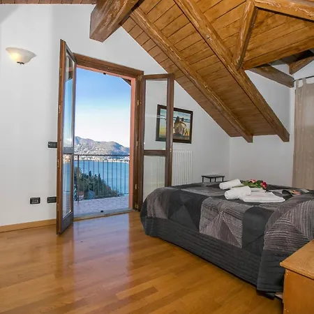 Sleeps 4 Appartement Camnago Volta